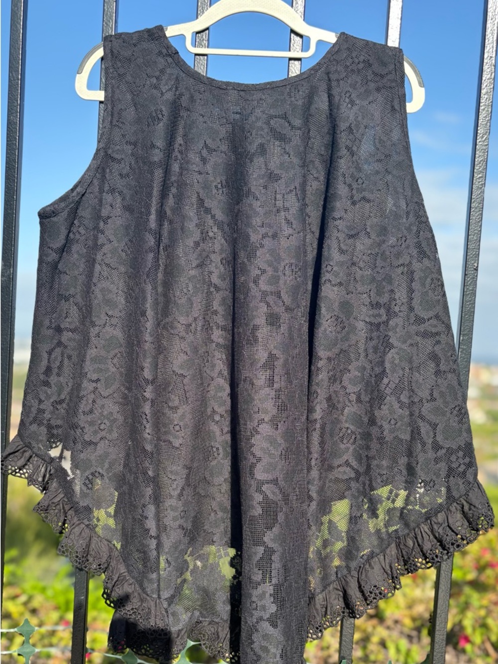 NWOT!  Mello Los Angeles Black Lace Tiered High-Low Top ~ S - Picture 2 of 5